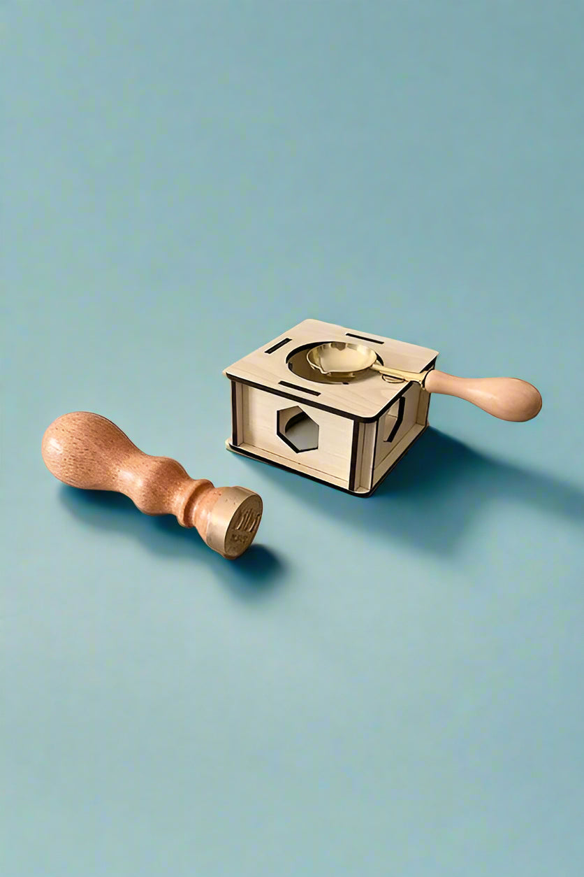 Wachssiegel-Stövchen mit Löffel
